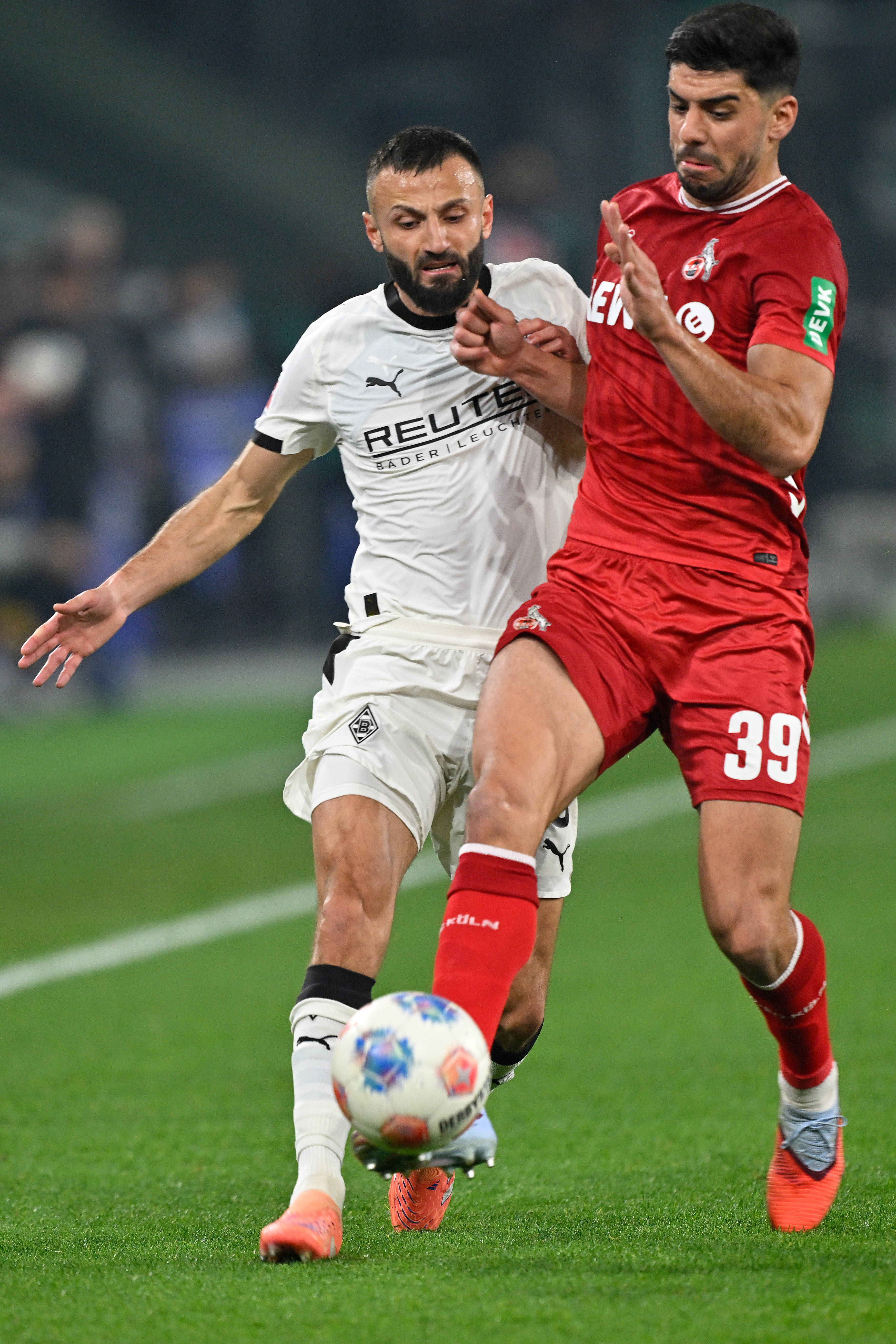 包含离谱！洛杉矶快船围绕NBA总决赛远射贴柱转折点里昂伤情更新，门兴格拉德巴赫防线松动备战社区盾的词条